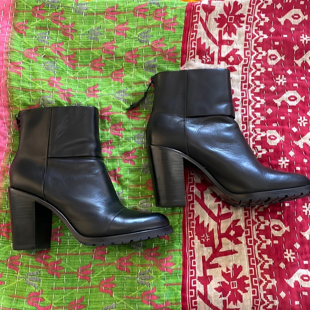 Rag & Bone black booties!!